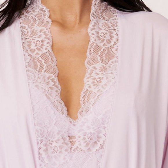 Lace Kimono Robe in Lilac - Picture 3 of 6